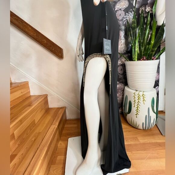 MAC DUGGAL HIGH SLIT HALTER GOWN W/ RHINESTONE ACCENTS/ size 6 - Picture 8 of 10